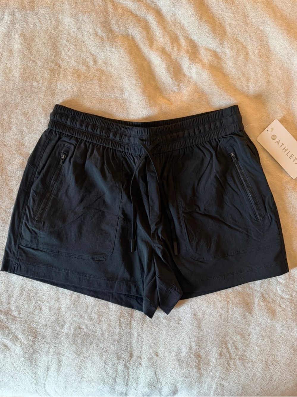 NWT Athleta Black Trekkie North Mid Rise Shorts - Size Medium